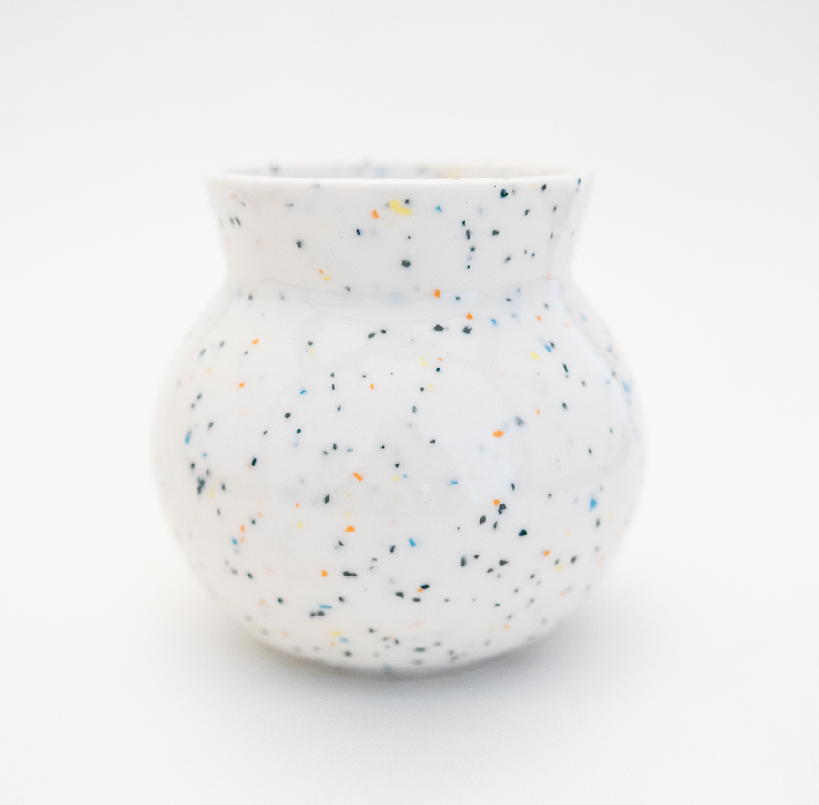 handmade porcellan vase with colored grains