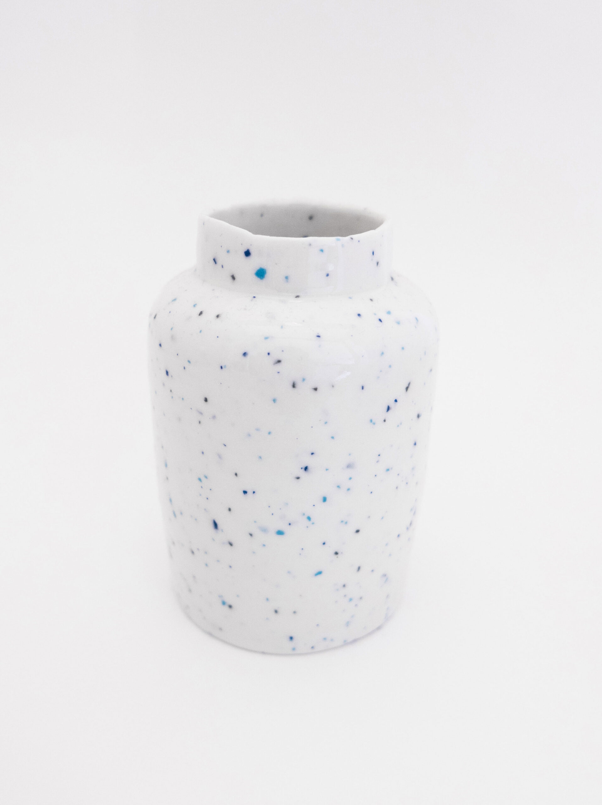 Handmade porcelain vase Yvette Hoffmann Design