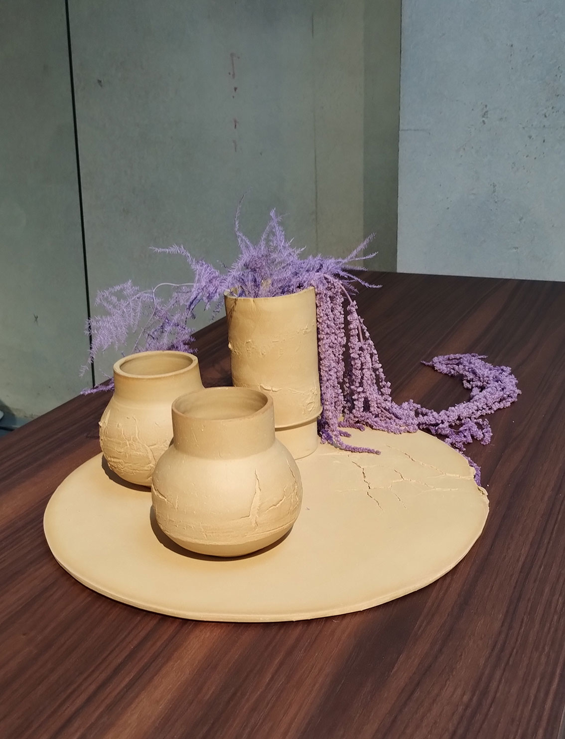 Walter Knoll Showroom Fuorisalone Mailand 2023 Space Design Ippolito Fleitz Floral Installation Studio de Pasquale Ceramic Yvette Hoffmann Design